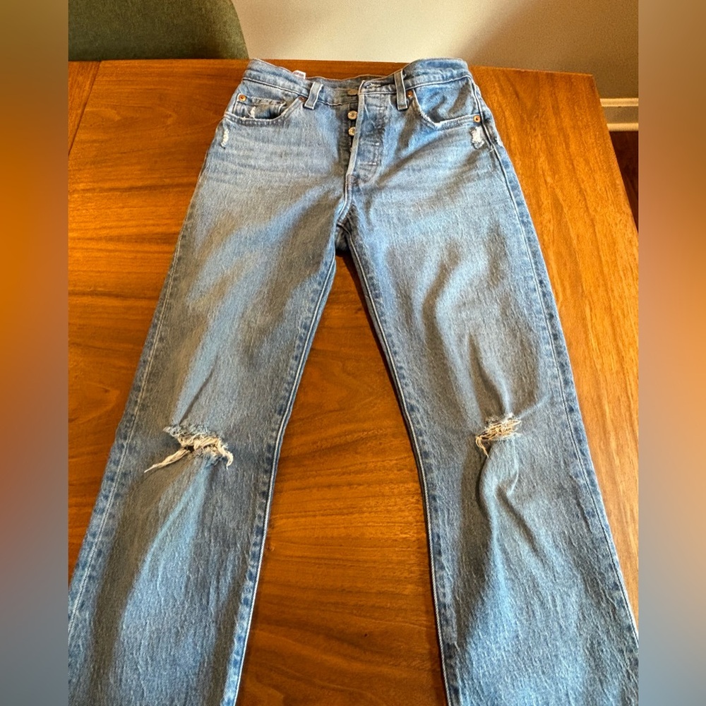 Levis 501 jeans size 24